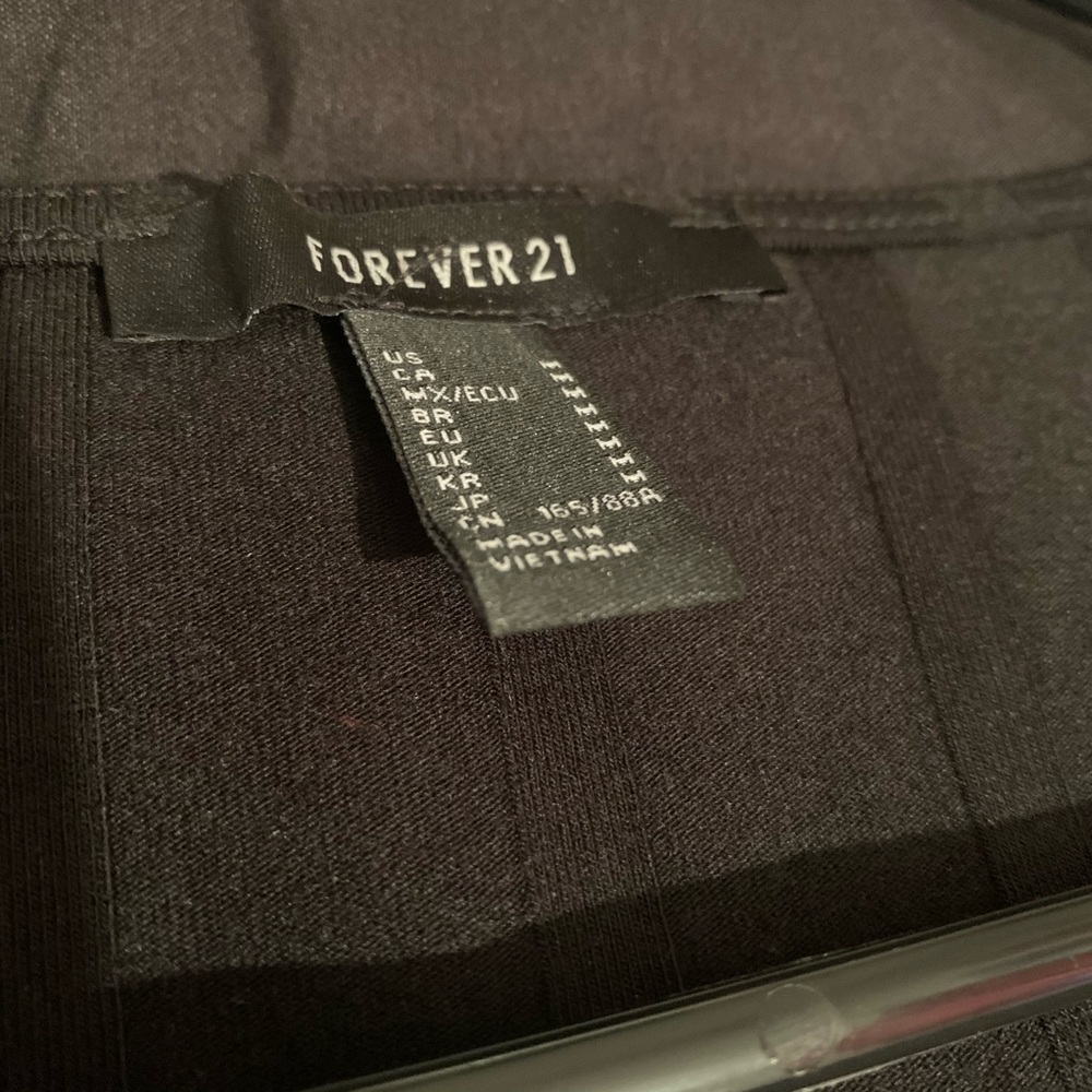 Black square top crop top